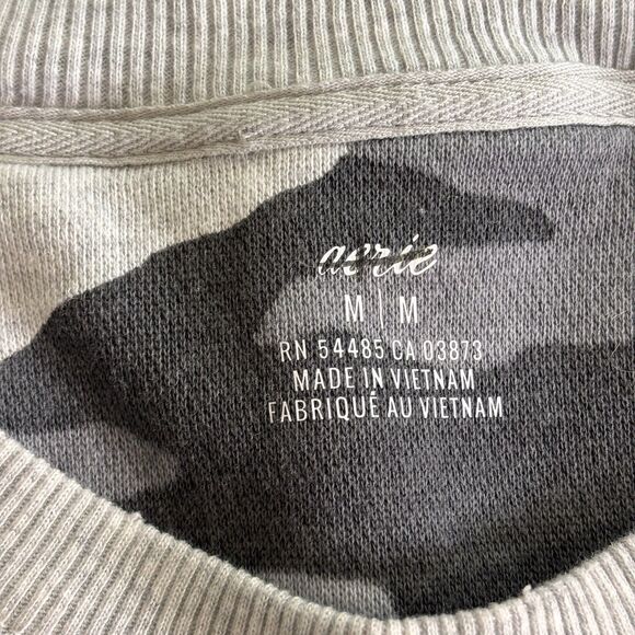 AERIE Gray Camo Cropped Crewneck Raw Hem Sweatshirt Size Medium - Picture 6 of 8